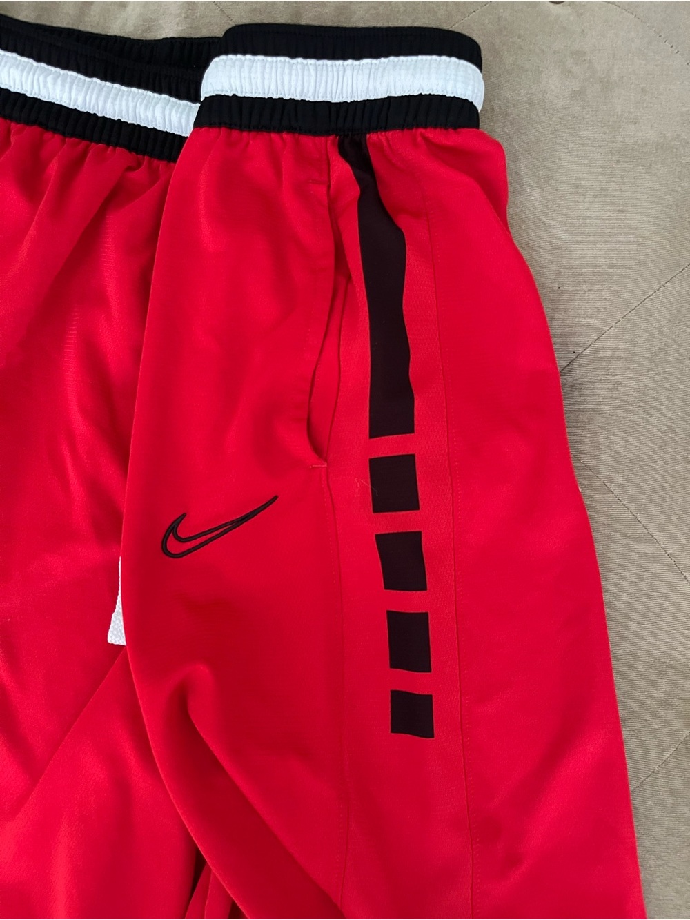 Nike Men’s Elite Red Basketball Shorts size XL - Picture 4 of 5